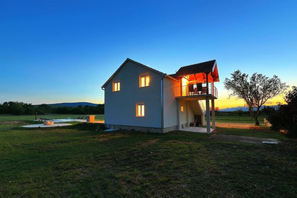 Holiday House Aurora Borealis Ervenik Exterior foto